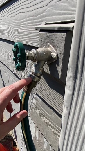 Leaking Hose Bib Vacuum Breaker Replacement #helpingothers #diy #plumbers #plumbing