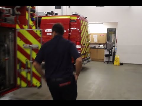 [FROM INSIDE] Avon Fire & Rescue Service responding from Temple fire station in Bristol