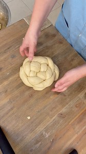 4 strand round challah braid Tutorial Just in time for Rosh Hashanah! Challah recipe in my bio Linktree . . . #challah #challahbread #challahbraiding #challahbake #jewishholidays #roshhashanah #jewishnewyear #roshhashana #jewish #mitzvah #newyear | Anat Ishai