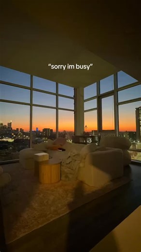 That feeling when secured your housing @ Vantage for Fall 2026 with the 𝙜𝙪𝙖𝙧𝙖𝙣𝙩𝙚𝙚 of locking in the lowest rates ☺️ Our 72-HOUR Flash Sale starts December 8th and will run through December 10th! Sign a lease for Fall 2026 and receive our Lowest Rate Guarantee Special! Sign with the confidence of securing the lowest rate with our 1-time price match. Head to the 🔗 in our bio to submit your application TODAY! 📽️: @ambar_porras | Vantage