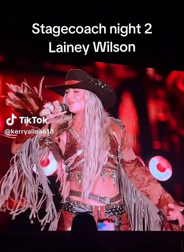 Lainey Wilson at Stagecoach 2026 Night 2