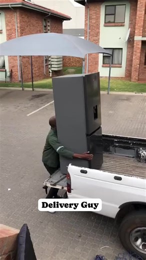 Akasia Delivery Guy: A True Pillar of Strength