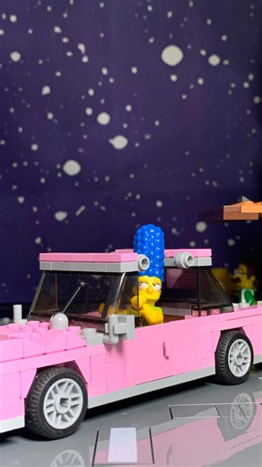 Take a look inside this version of the Lego Simpsons House. Make sure to check it out on rebrickable by just create . . . . . #lego #afol #legocity #legocommunity #bricklakecity #legophotography #legostagram #shelfcity #legodisney #legomodular | Zak | Lego City