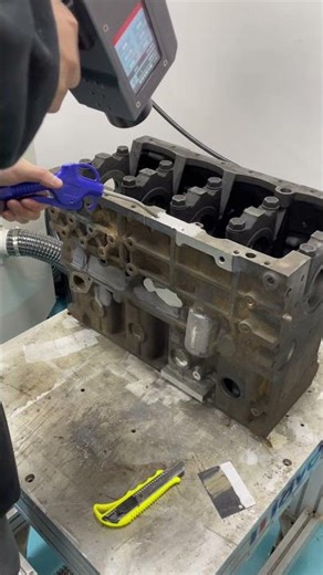 Laser cleaning aluminum engine parts 🚀#LaserCleaning #CarMaintenance#CarRepairHacks