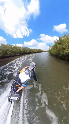 An engine on a surfboard?! We been sleepin’ on these bad boys @John Guliano w/ #insta360 ONE X2 #surfing #efoil #jetsurf #summervibes #fyp