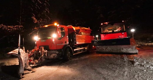 Naktinis kelininkų darbas iš arti: ekstremalios sąlygos ir vairuotojų klaidos | Video
