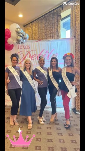 Making new friends at the Miss Texas Petite pageant. ​So honored and excited to be competing for Elite Ms. Texas Petite! ​#EliteMsTexasPetite #MissTexasPetite #Rehearsal #PageantWeekend #BehindTheScenes #crownandsash | Maria-Cristina Panama