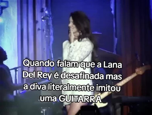 Lana Del Rey e a Imitação de Guitarra: A Divina Performance