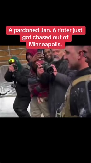 A pardoned Jan. 6 rioter just got chased out of Minneapolis. Jake Lang — a pardoned January 6 rioter — showed up in Minneapolis for a pro-ICE rally and was immediately met with fierce opposition. Lang, who was pardoned by Donald Trump after participating in the Capitol attack, faced a massive counter-protest that outnumbered his group and forced him to leave. Witnesses reported clashes, snowballs, and aggressive crowd pressure as anti-ICE and anti-racism activists confronted him. The incident ra
