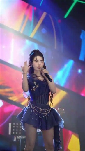 Lướt sóng đập mây Oanh Tạ. Full MV trên kênh Oanh Tạ Official