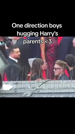 Niall Horan Shows Off His Braces-Free Smile! 😂