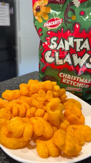 New Festive Ketchup flavour crisps from ALDI, a closer look at Santa Claws. | Daniel Christopher Chubb