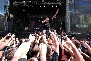 ISLANDER ANNOUNCE TOUR WITH PAPA ROACH AND SEETHER (11/4) • WithGuitars