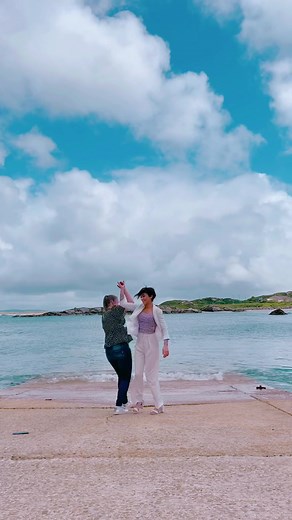 Dancing on Arranmore island🏝 Never off the road…the shoes were not co operating 😂🎶 #countrymusic #jiving #jive #irishcountry #arranmore @chloemckevlin #ireland