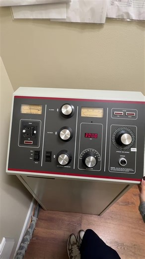 User's Reaction to an Old X-Ray Machine