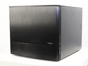 左右獨立散熱、容納 12 組硬碟機 Fractal Design Node 804 機箱