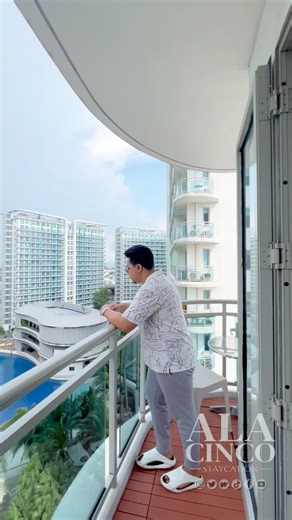 View palang sa balcony panalo na ✨ 📍Ala Cinco Staycation, Azure Residences, Bicutan Parañaque #fyp #staycation #airbnbfinds #vacationph #alacincostaycation | Ala Cinco Staycation