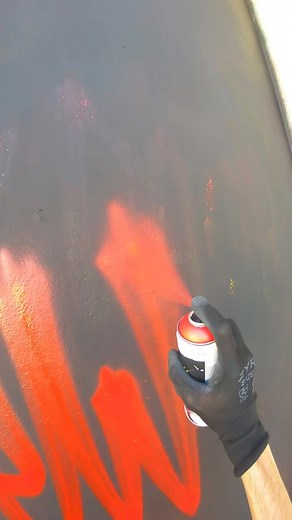 Creative Graffiti Tagging with Spray Art Techniques