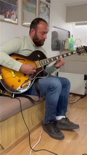 Guitare jazz coquette accompagnement Django Reinhardt