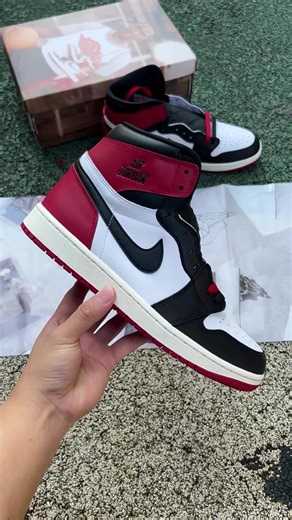 #nike #jordan Unboxing the latest Air Jordan release! 🚀🔥 These kicks are a must-have for any #Sneakerhead. What do you think of the new design? Let us know in the comments! #JordanSneakers #Nike #Hypebeast #SneakerCulture #Unboxing #FreshKicks