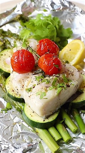Baked Fish in Foil Packets with Vegetables