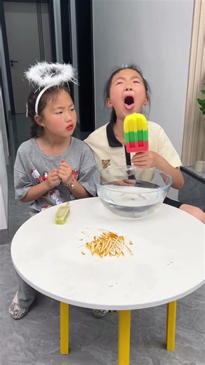 Is this ice cream—or a dishcloth?🥰#Funnyfamilygames