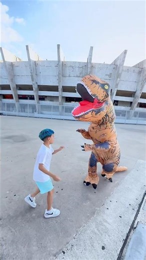 Little Arthur got beaten up by the dinosaur! #comedy