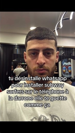 POV: Tu supp WhatsApp pour installer Subway Surfers sur le tél de la madre et elle te guette comm ça