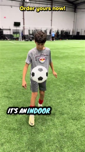 How can you be the best juggler on your team? It’s right here in this video! #skills #soccertok