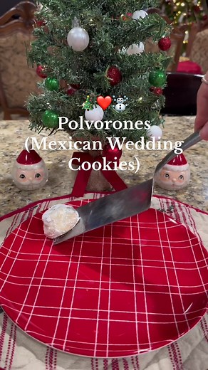 Day 10 of 12 Days of Christmas Desserts🎄🎅🏼 Polvorones (Mexican Wedding Cookies) are so delicious and easy to make❤️☃️ #polvorones #xmasbaking #mexicanweddingcookies #christmasbaking #holidayrecipe #christmastreats #christmasdessert #easybakingrecipe #easyrecipe #holidaybaking #bakingrecipe #bakingtiktok #fyp