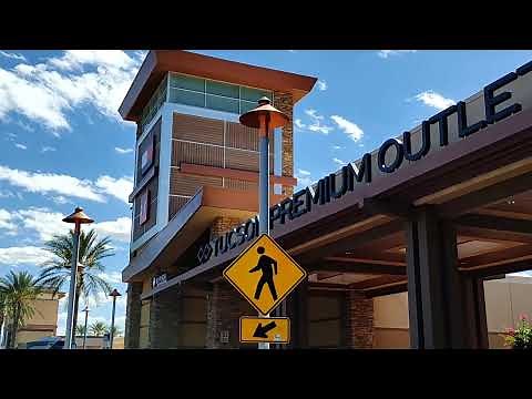 TUCSON PREMIUM OUTLETS SHOPPING CENTER. TUCSON, ARIZONA.