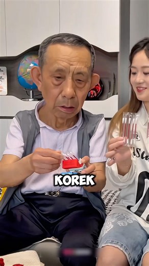 This Grandpa Is Totally Confused Seeing His Grandson's Modern-Day Stuff! 🤣