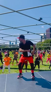522K views · 10K reactions | Cientos de personas bailan el Cable en el corazon de Chicago Illinois en Millenium Park con el Cumbiambero del Pueblo. | Israel Alvarez Landa | Facebook