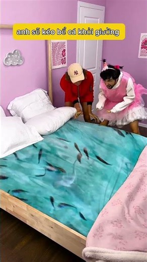 Công chúa bạch tuyết nằm ngủ trên chiếc giường có 100 con gián