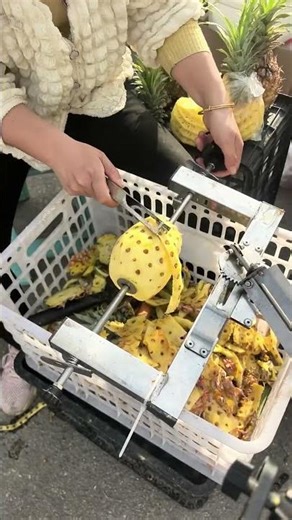 🍍🍍Fruit shops now use it to peel pineapples; it's so easy...Say 🍍something nice🍍🍍