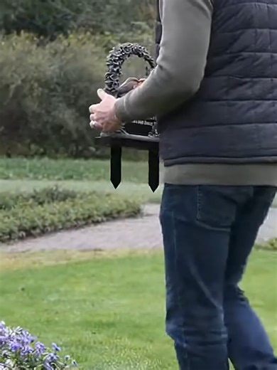 Elegant Bird Design for Serene Garden Spaces