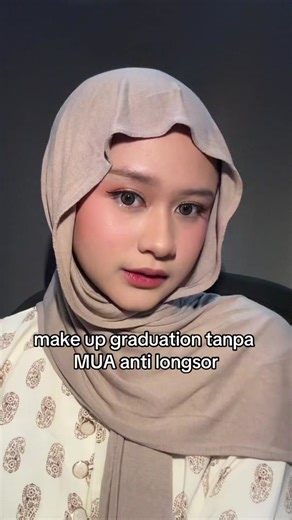 Tips Makeup Flawless untuk Graduation yang Tahan Lama