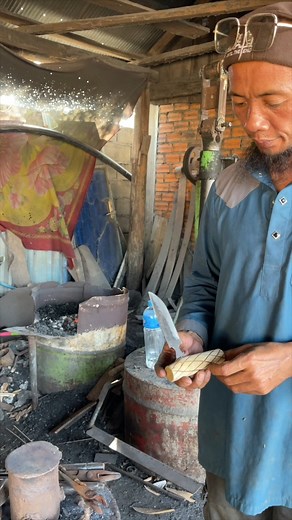 21K views · 169 reactions | Making a push dagger from circular saw blade #pushdagger #blacksmith #metalworks #diy #howto | METAL WORKS | Facebook