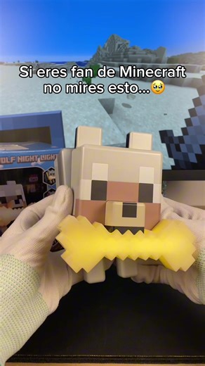 ¿Java o bedrock? #lampara #videojuego #minecraft #lobo #hueso Personas de España. Me encanta este perro de Minecraft en forma de lampara. Un toque ligero en su cuello y su hueso y cuello se encenderán, hay colores infinitos, es precioso.
