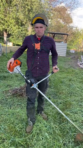 Iroselectronics on Instagram: "🌿¡Domina tu jardín con la Desmalezadora Stihl FS 250!🌿 Con la Desmalezadora Stihl FS 250 [FS250-0228], equipada con cuchilla de tres puntas y cabezal de corte de nylon, tendrás la potencia y versatilidad necesarias para mantener tu jardín impecable. Perfecta para trabajos exigentes, esta desmalezadora combina rendimiento superior y facilidad de uso. 🌟Características que te encantarán: Cuchilla de tres puntas:Ideal para cortar hierba densa y maleza. Cabezal de co