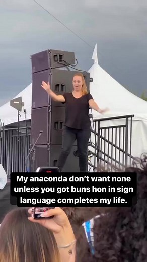 657K views · 4.1K reactions | This made me giggle out loud!! I love watching sign language at rap concerts. Always much more entertaining than the concert itself. Lol | The MOM Trotter | Facebook