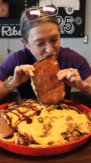 Taking on the "Dare Ya" BBQ Nachos Challenge at Travelers BBQ in Lexington, TN! | Katina Eats Kilos