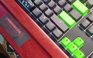 机械键盘也联名？Ducky one2 鸭蛇联名款。