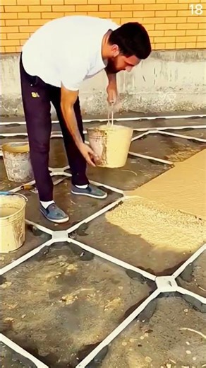 Proses pengecoran pada lantai dengan alat sederhana #shorts