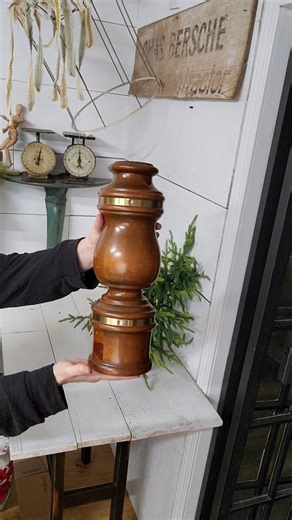 254 reactions · 13 shares | Repurpose that old lamp base.  #vintagechristmas #mcmlampbaserepurpose #makeasmalltreetaller #christmastreebase | Crown Willow | Facebook