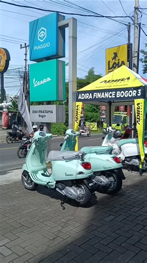 Dealer Resmi Vespa Bogor on Instagram: "Green green green. Yeaa ini ada warna yang sama di type yg berbeda nih, Lx150 green sama satu lagi Primavera s green. ✨cash/kredit ✨Lx150 Otr bogor 47.400.000 ✨Primavera s Otr bogor 58.400.000 info order: 💬085716838858 (Rival) #vespa #dealervespa #CapCut #vespalx #vespaprimaveras"
