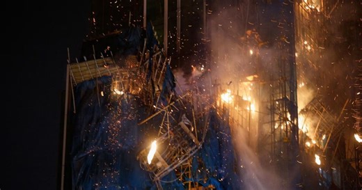 Incendio en rascacielos de Dubái provoca evacuación de más de 3 mil personas