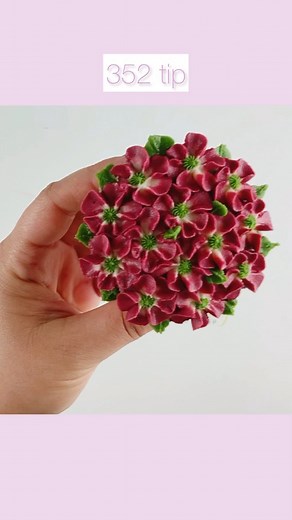 The Wilton 2D tip is finally back in stock 🙏. Simple cupcake design but I do love the colour. Great beginner flowers 🌺 #cupcakequeen #buttercreamcupcakes #cupcakebouquet #floralpiping #cupcakebouquetsofinstagram #buttercreamflowers #cupcakeart #cupcakesofinstagram #cakedecorating #floralcake #cupcakes #cupcakedesign #cakeart #flowerpiping #cakedesign #cupcakeoftheday #cupcake #cakeideas #cakelove #cakedecorator #cupcakebouquet #handpipedflowers #pipingflowers #pipingskills #pipedflowers #pipin