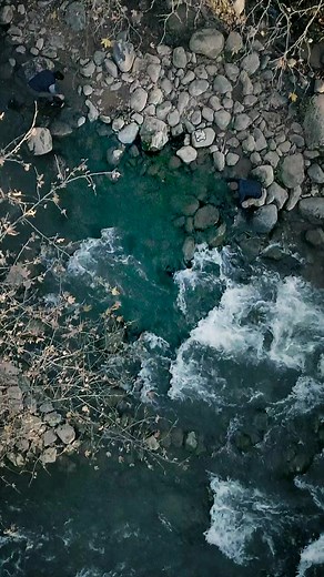 Pebbles Collection Spotlight ➡ Raindream This unique shade has two layers of slate-greys accentuated by soft dark grey strokes contoured in neutral highlights. With a polished finish, this surface was inspired by a wet river stone that immerses you in the elements and breathes nature into your home. The Pebbles collection brings FIVE new surfaces that feature organic shades inspired by nature. Visit this link to learn more about the Pebbles Collection and shades like 1003 Raindream: https://bit.