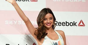 Miranda Kerr Japánban mutatta meg formás fenekét